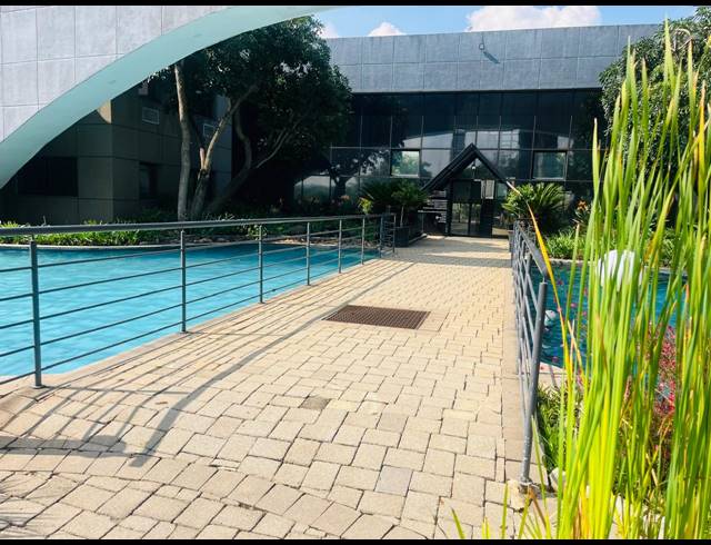 1,880M² OFFICE TO LET IN VORNA VALLEY